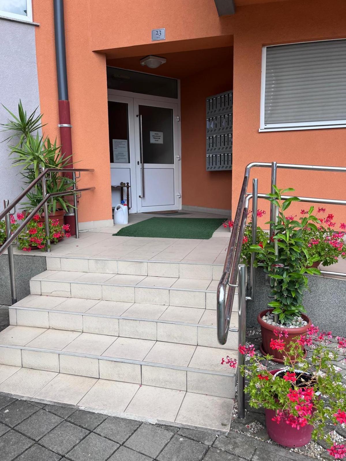 Studio Apartman - Sweet&Little Vrbovec Eksteriør billede